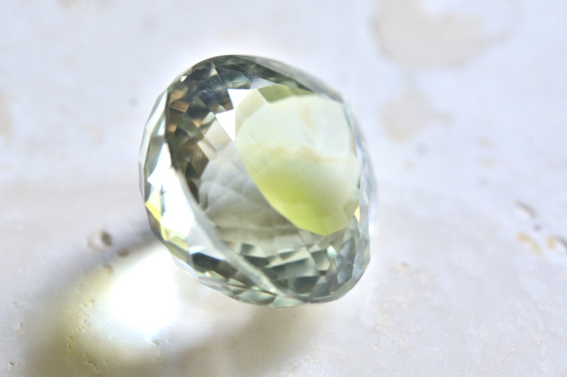 グリーンアメジスト（プラシオライト）【15】天然石ルース・カボション・ファセットカット（17.5×16.5mm）