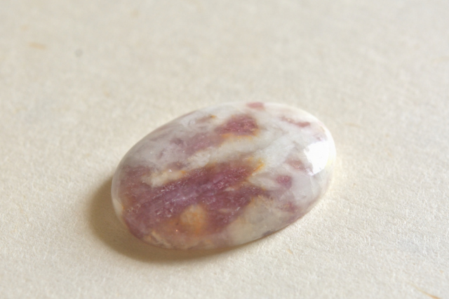 ピンクトルマリンインクォーツ【8】ルース・カボション（27×19.5mm）
