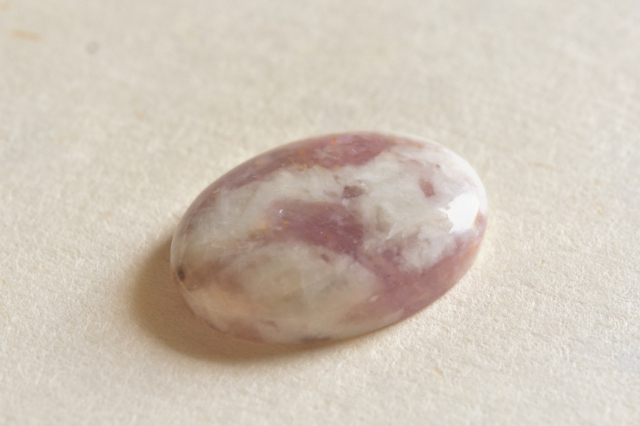 ピンクトルマリンインクォーツ【9】ルース・カボション（23.5×17mm）