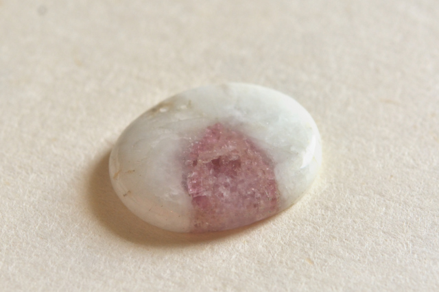ピンクトルマリンインクォーツ【10】ルース・カボション（20×16.5mm）