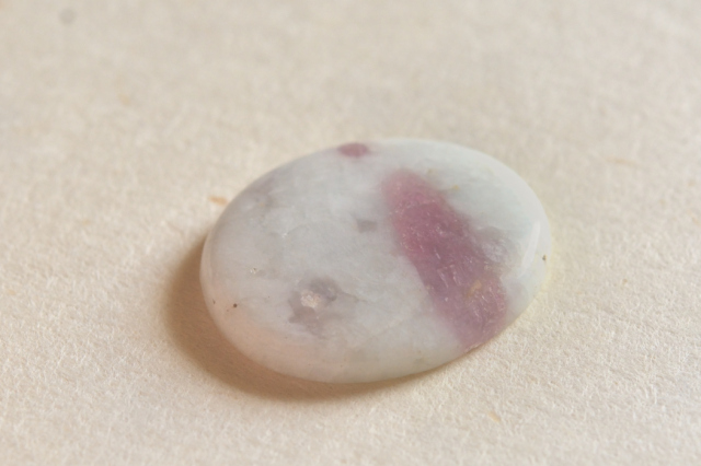 ピンクトルマリンインクォーツ【12】ルース・カボション（20.5×17mm）