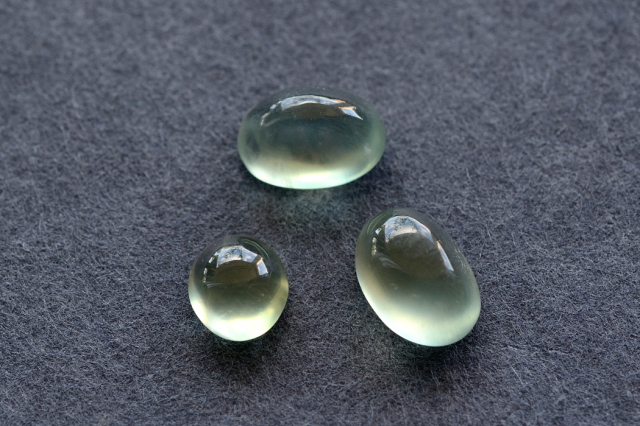 プレナイト（3石セット）【12】ルース・カボション（10×7mm）