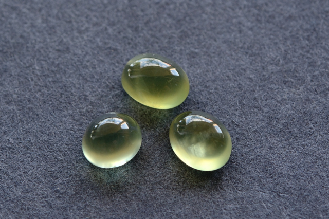 プレナイト（3石セット）【13】ルース・カボション（9×6.5mm）