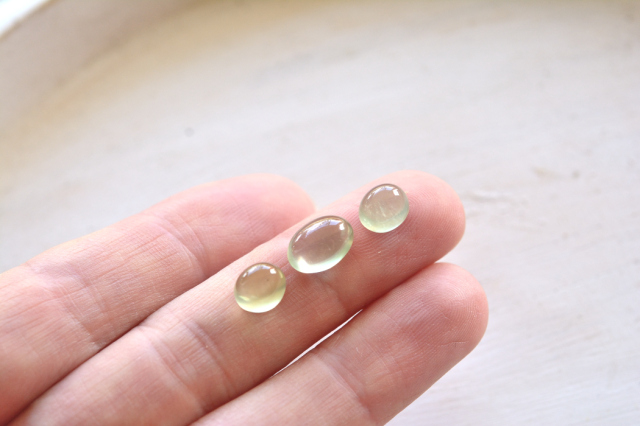 プレナイト（3石セット）【14】ルース・カボション（8.5×7mm）