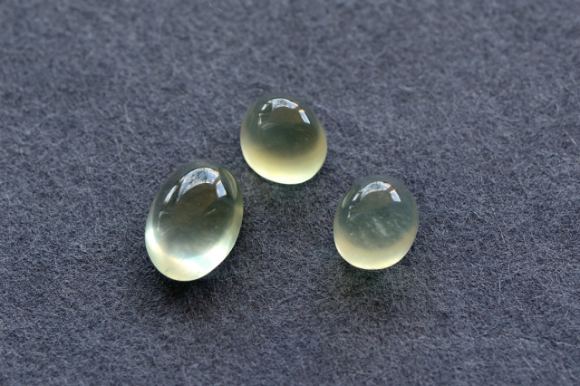 プレナイト（3石セット）【14】ルース・カボション（8.5×7mm）