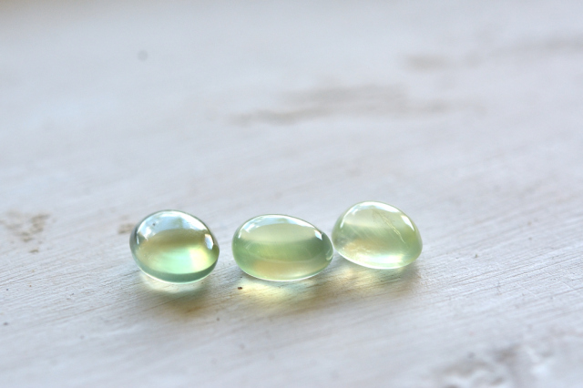 プレナイト（3石セット）【15】ルース・カボション（8.5×6.5mm）