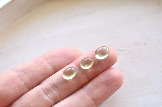 プレナイト（3石セット）【15】ルース・カボション（8.5×6.5mm）