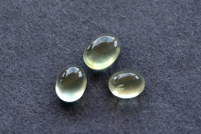 プレナイト（3石セット）【15】ルース・カボション（8.5×6.5mm）