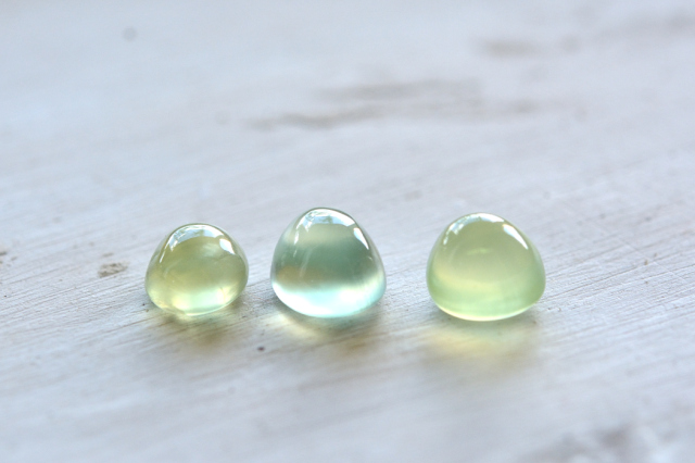 プレナイト（3石セット）【16】ルース・カボション（8.5×6.5mm）