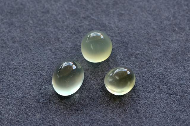 プレナイト（3石セット）【16】ルース・カボション（8.5×6.5mm）
