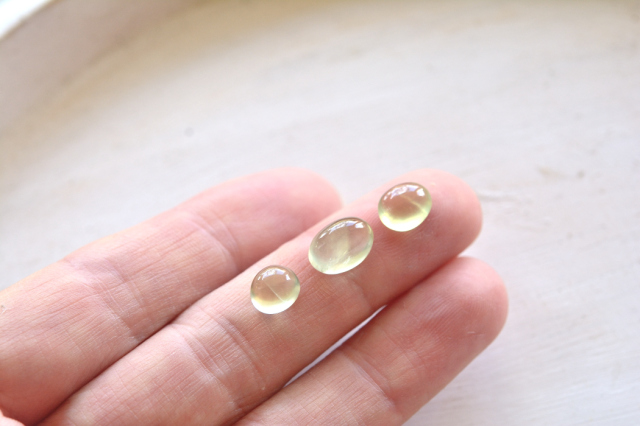 プレナイト（3石セット）【18】ルース・カボション（9.5×6.5mm）