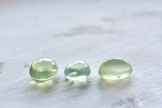 プレナイト（3石セット）【19】ルース・カボション（10×6mm）