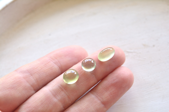プレナイト（3石セット）【19】ルース・カボション（10×6mm）