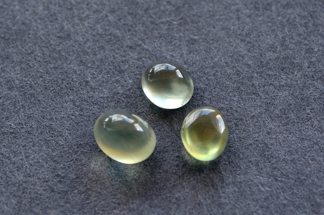 プレナイト（3石セット）【20】ルース・カボション（8.5×6.5mm）