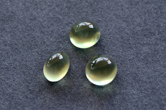 プレナイト（3石セット）【22】ルース・カボション（8×7.5mm）