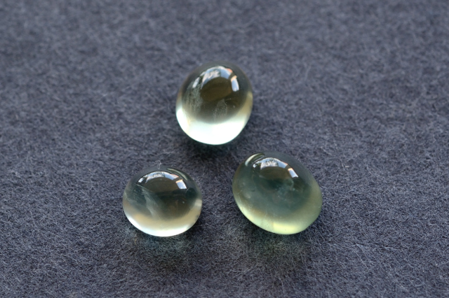 プレナイト（3石セット）【23】ルース・カボション（8.5×6.5mm）