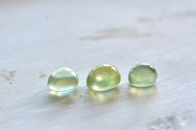 プレナイト（3石セット）【24】ルース・カボション（8.5×6.5mm）