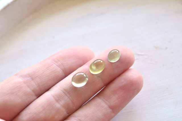 プレナイト（3石セット）【24】ルース・カボション（8.5×6.5mm）