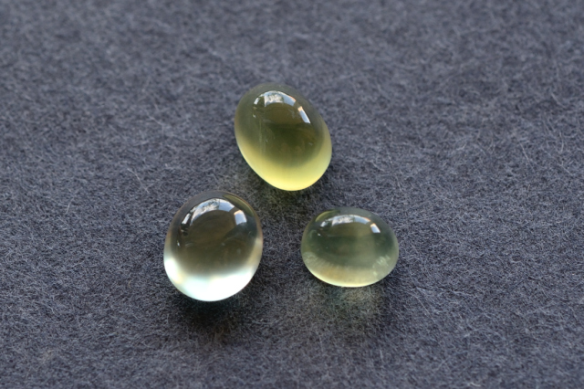 プレナイト（3石セット）【24】ルース・カボション（8.5×6.5mm）