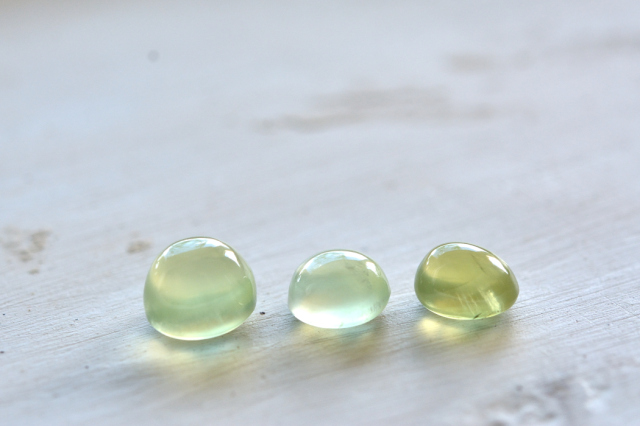 プレナイト（3石セット）【25】ルース・カボション（8×7mm）