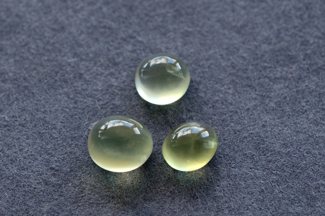 プレナイト（3石セット）【25】ルース・カボション（8×7mm）