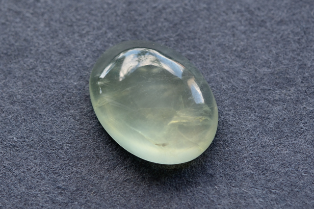 プレナイト【28】ルース・カボション（19.5×15mm）