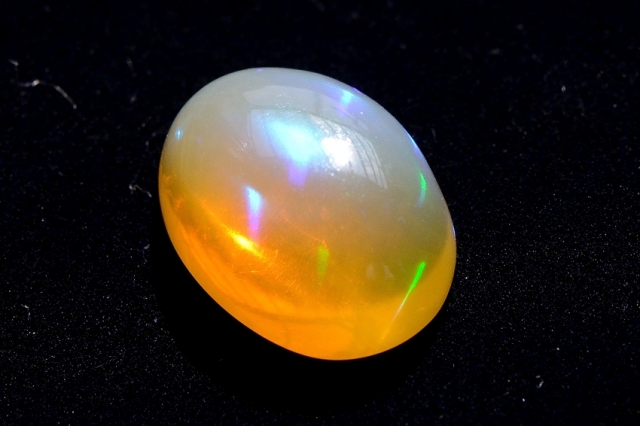 プレシャスオパール【6】天然石ルース・カボション（14.5×10.5mm）