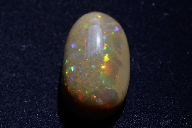 プレシャスオパール【8】天然石ルース・カボション（16.5×9mm）