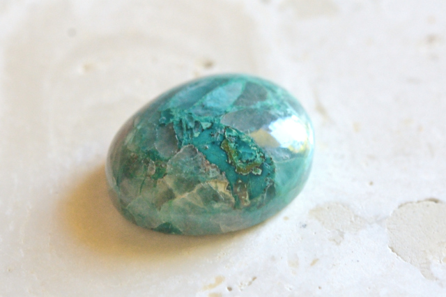クォンタムクアトロシリカ【32】ルース・カボション（19.5×15.5mm）