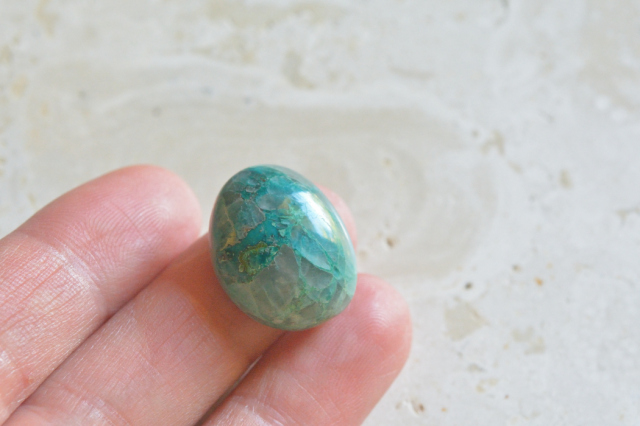 クォンタムクアトロシリカ【32】ルース・カボション（19.5×15.5mm）