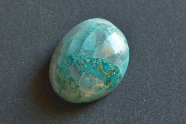 クォンタムクアトロシリカ【32】ルース・カボション（19.5×15.5mm）