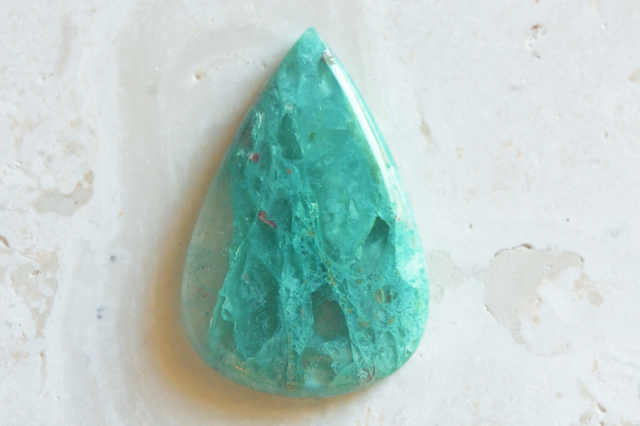 クォンタムクアトロシリカ【37】ルース・カボション（35.5×23.5mm）