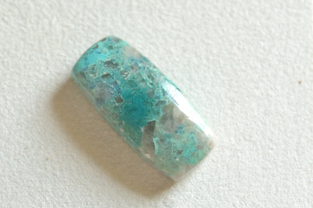クォンタムクアトロシリカ【41】ルース・カボション（28.5×13mm）