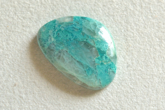 クォンタムクアトロシリカ【43】ルース・カボション（20.5×15mm）