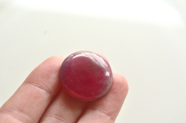 ルビー【2】天然石ルース・カボション（23.5×23.5mm）