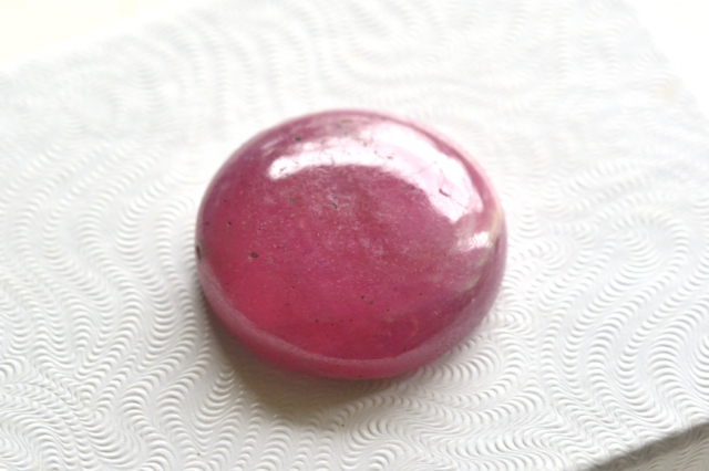 ルビー【3】天然石ルース・カボション（24×24mm）