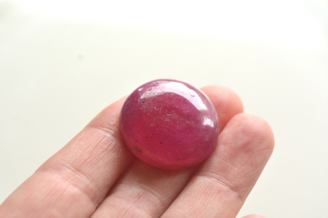 ルビー【3】天然石ルース・カボション（24×24mm）