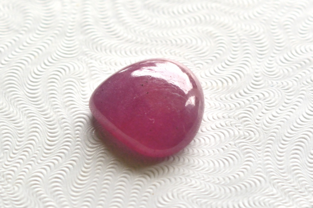 ルビー【10】天然石ルース・カボション（16×15.5mm）