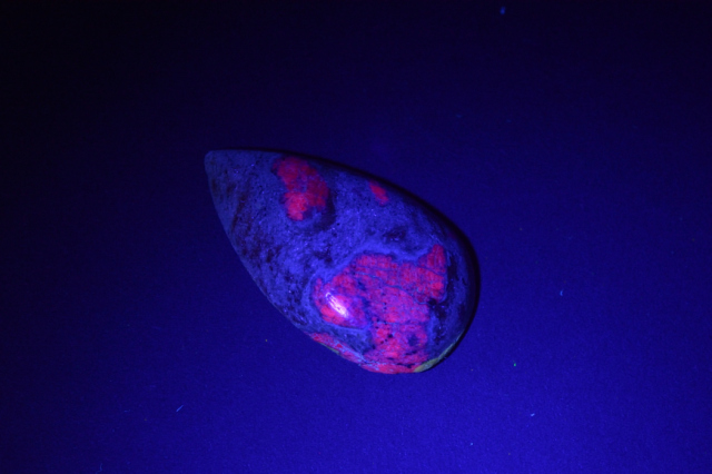 ルビーinフックサイト【16】天然石ルース・カボション（34×19.5mm）