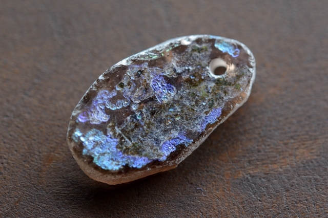 ローマングラス（穴あき）【8】（16×9mm）