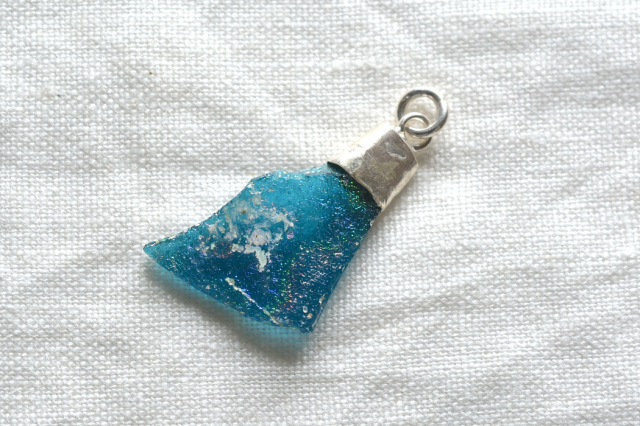 ローマングラス（穴あき）【37】（31×17.8mm）