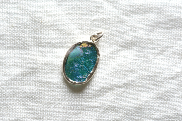 ローマングラス（穴あき）【42】（18.5×13.8mm）