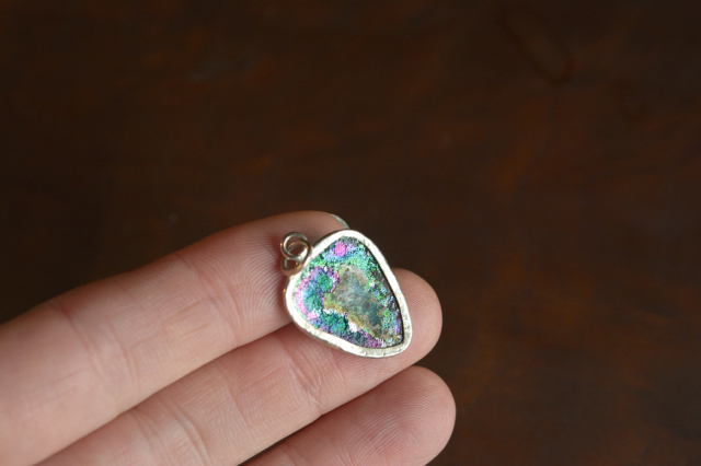 ローマングラス（穴あき）【43】（19.5×15.7mm）