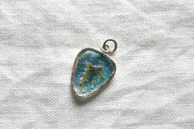 ローマングラス（穴あき）【43】（19.5×15.8mm）
