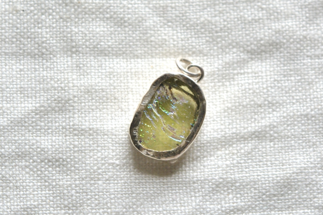 ローマングラス（穴あき）【47】（16×12mm）