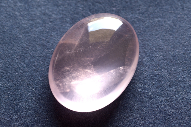 ディープローズクォーツ【10】ルース・カボション（23.5×18mm）