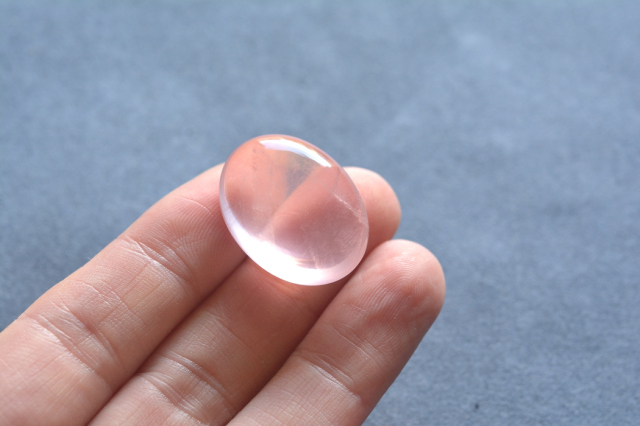 ディープローズクォーツ【10】ルース・カボション（23.5×18mm）