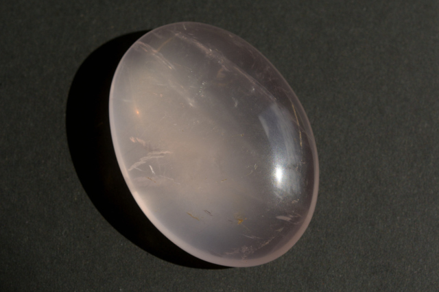 ローズクォーツ【25】ルース・カボション（46×34mm） 