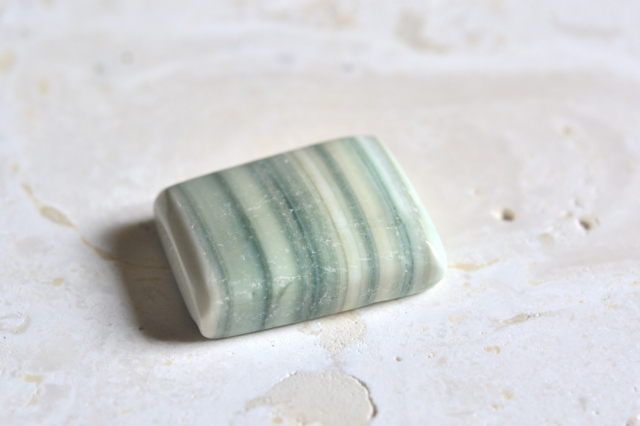 サターンカルセドニー【7】ルース・カボション（約20×15.5mm）
