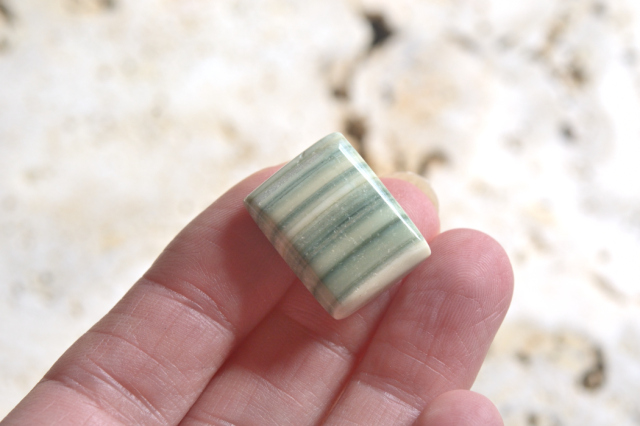 サターンカルセドニー【7】ルース・カボション（約20×15.5mm）
